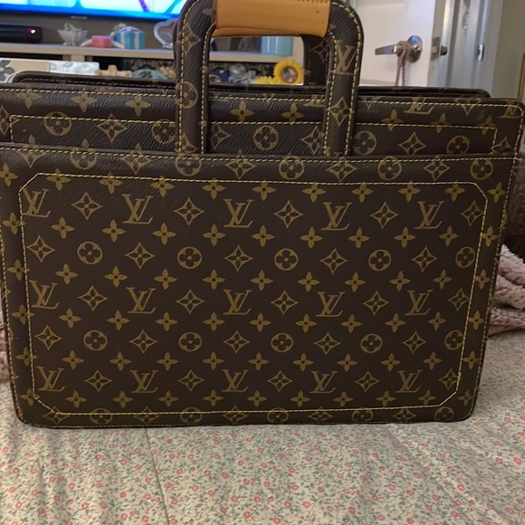 Louis Vuitton Briefcase (VINTAGE) and so Beautiful in almost perfect condition. - Picture 5 of 16
